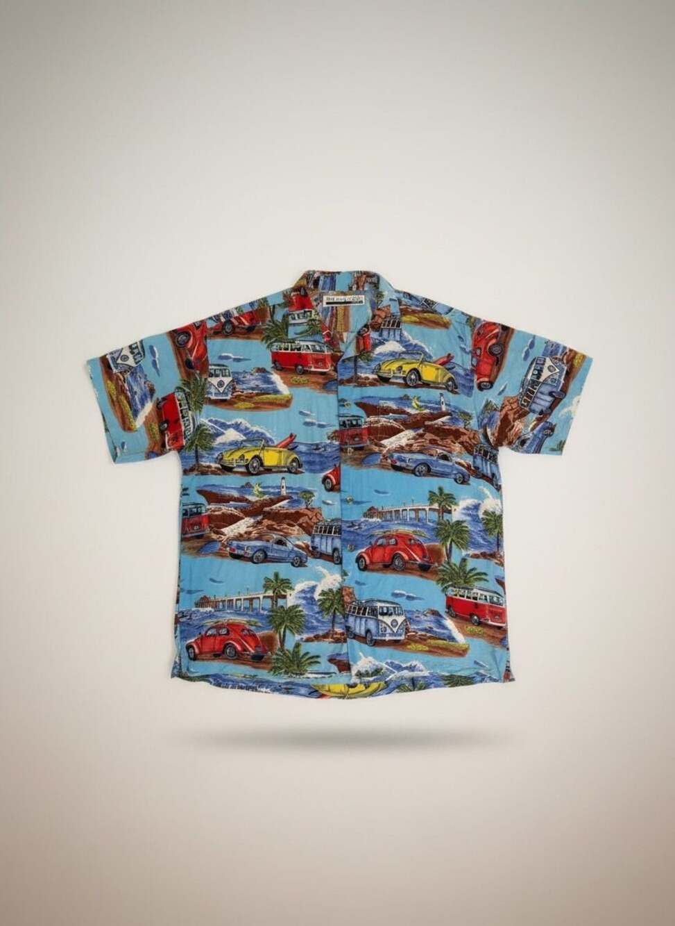 Presence Clothing Co Vintage Hawaiian Surf Car Print Button Up Shirt Size M